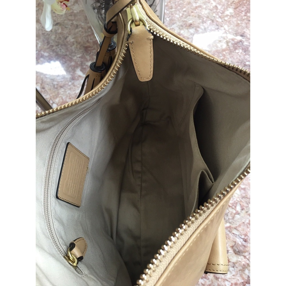 COACH LEGACY Tan Leather Courtenay Hobo Shoulder Handbag 22381 EUC, MSRP $298 - Picture 8 of 11